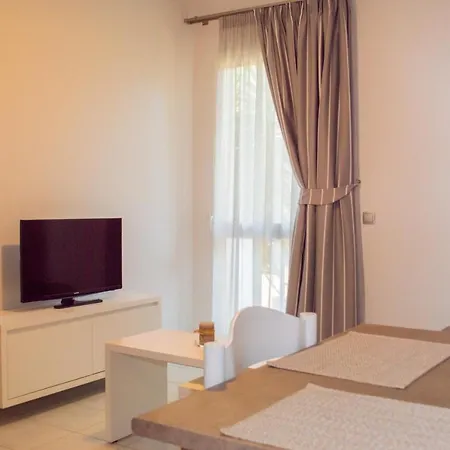 Cosmos Aparthotel 3*