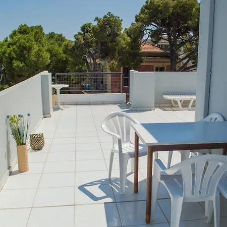 Hotel de apartamente Cosmos 3*